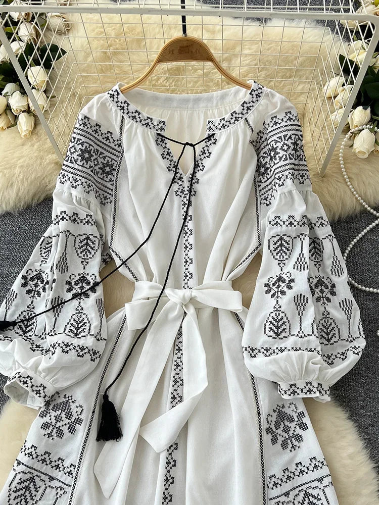 Bohemian Retro Ethnic Style Dress Women's Spring Autumn Embroidered Lace Up Lantern Sleeves Waist Cinching Long Dress A155