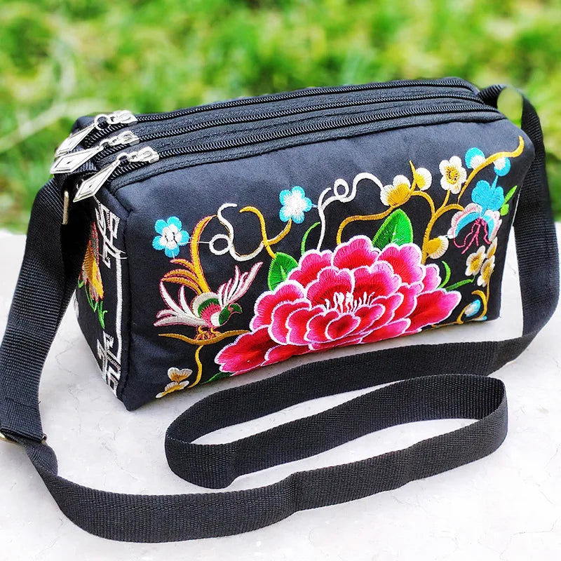 the CARPET BAG - New Vintage Women Handbag, Vintage Tote Messenger, Hippie Ethnic Shoulder Bag Embroidery Boho