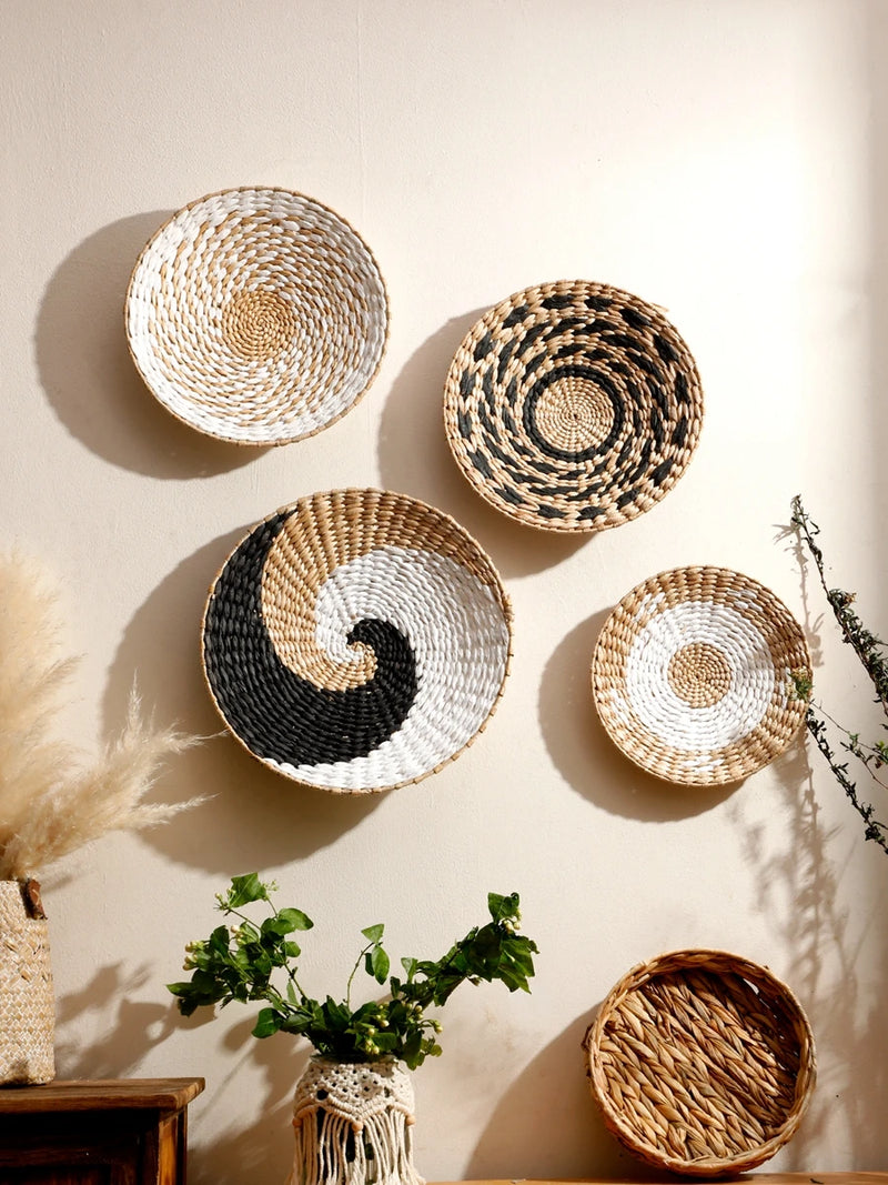 the WICKER WALL - Seagrass Wall Hanging Decor Wall Basket, Boho Home Decoration Handmade Natural Wall Art for Kitchen Bedroom Living Room Ornament