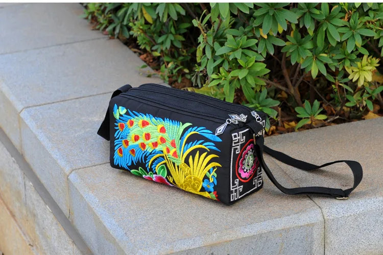the CARPET BAG - New Vintage Women Handbag, Vintage Tote Messenger, Hippie Ethnic Shoulder Bag Embroidery Boho