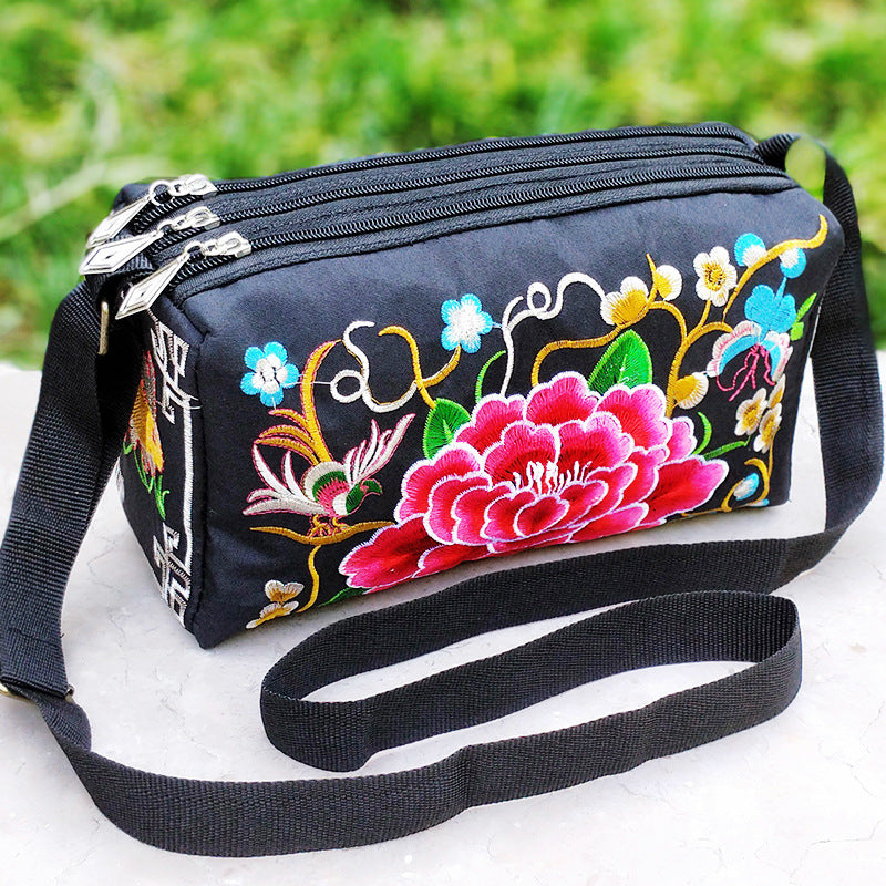 the CARPET BAG - New Vintage Women Handbag, Vintage Tote Messenger, Hippie Ethnic Shoulder Bag Embroidery Boho