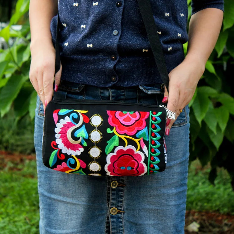 the CARPET BAG - New Vintage Women Handbag, Vintage Tote Messenger, Hippie Ethnic Shoulder Bag Embroidery Boho