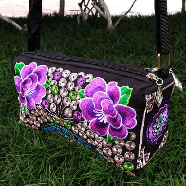 the CARPET BAG - New Vintage Women Handbag, Vintage Tote Messenger, Hippie Ethnic Shoulder Bag Embroidery Boho