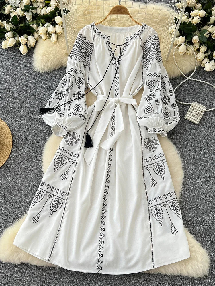 Bohemian Retro Ethnic Style Dress Women's Spring Autumn Embroidered Lace Up Lantern Sleeves Waist Cinching Long Dress A155