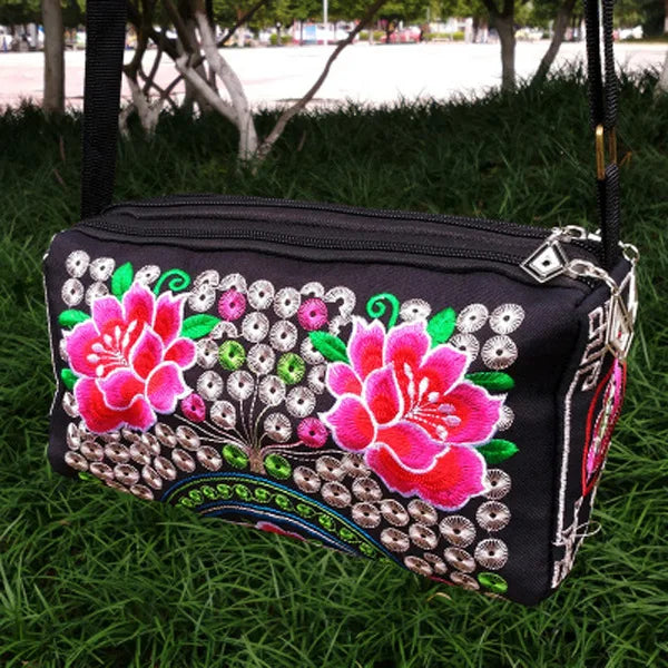 the CARPET BAG - New Vintage Women Handbag, Vintage Tote Messenger, Hippie Ethnic Shoulder Bag Embroidery Boho