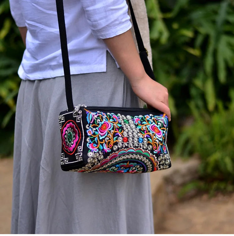 the CARPET BAG - New Vintage Women Handbag, Vintage Tote Messenger, Hippie Ethnic Shoulder Bag Embroidery Boho