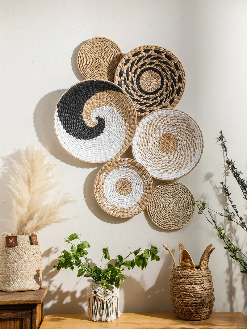 the WICKER WALL - Seagrass Wall Hanging Decor Wall Basket, Boho Home Decoration Handmade Natural Wall Art for Kitchen Bedroom Living Room Ornament