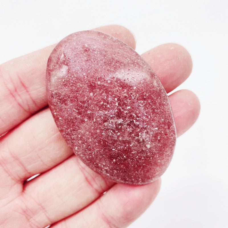 1pc Natural Strawberry Quartz Energy Reiki stone palm elliptic decoration Crystal Quartz Healing High Quality Gemstone For Gifts