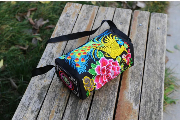 the CARPET BAG - New Vintage Women Handbag, Vintage Tote Messenger, Hippie Ethnic Shoulder Bag Embroidery Boho