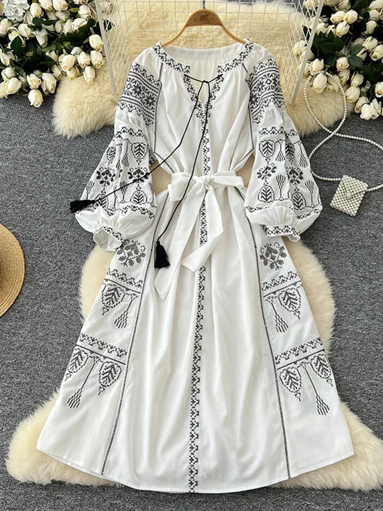 Bohemian Retro Ethnic Style Dress Women's Spring Autumn Embroidered Lace Up Lantern Sleeves Waist Cinching Long Dress A155