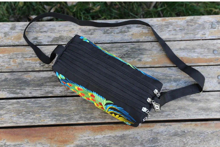 the CARPET BAG - New Vintage Women Handbag, Vintage Tote Messenger, Hippie Ethnic Shoulder Bag Embroidery Boho