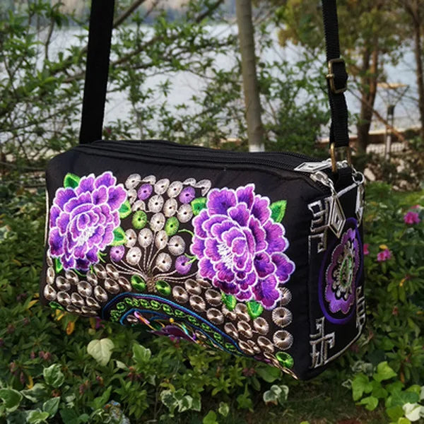the CARPET BAG - New Vintage Women Handbag, Vintage Tote Messenger, Hippie Ethnic Shoulder Bag Embroidery Boho