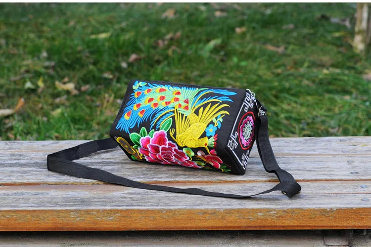 the CARPET BAG - New Vintage Women Handbag, Vintage Tote Messenger, Hippie Ethnic Shoulder Bag Embroidery Boho