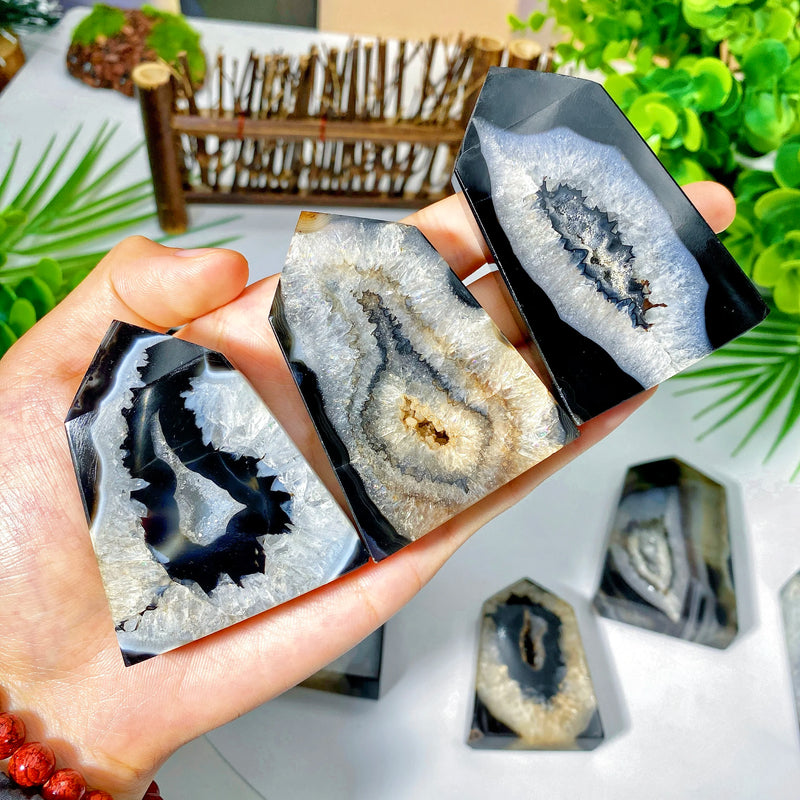 the BLACK SARDONYX - 1PC Random High Quality Black Sardonyx Geode Agate Point, Natural Crystal Point, Home Decoration