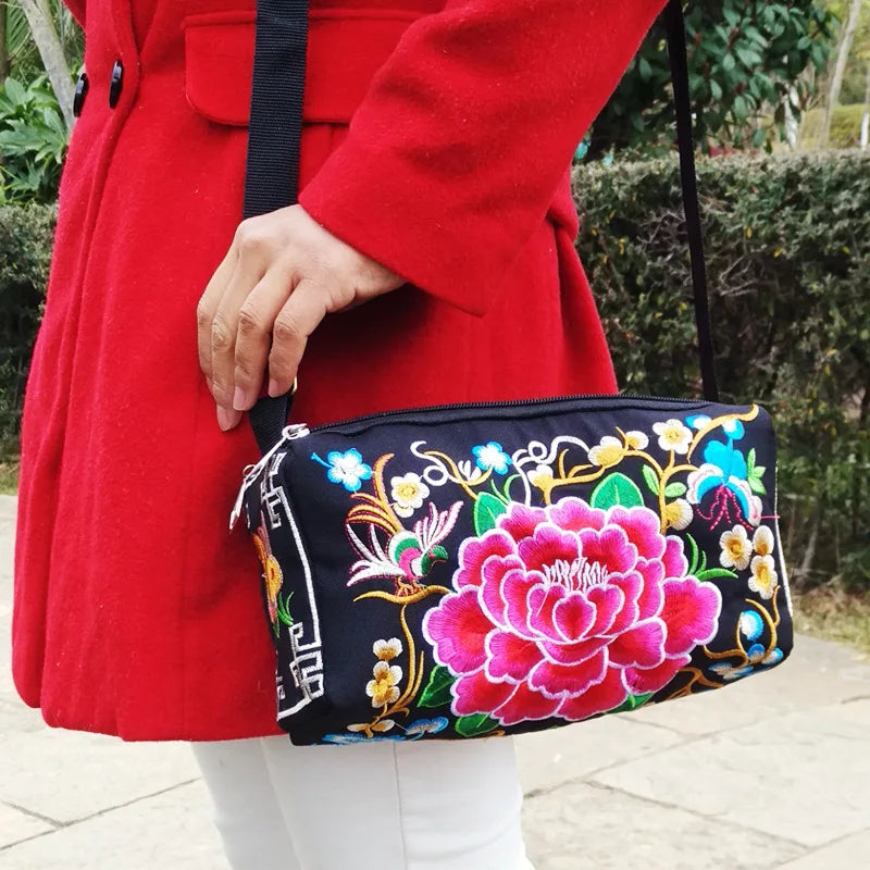 the CARPET BAG - New Vintage Women Handbag, Vintage Tote Messenger, Hippie Ethnic Shoulder Bag Embroidery Boho