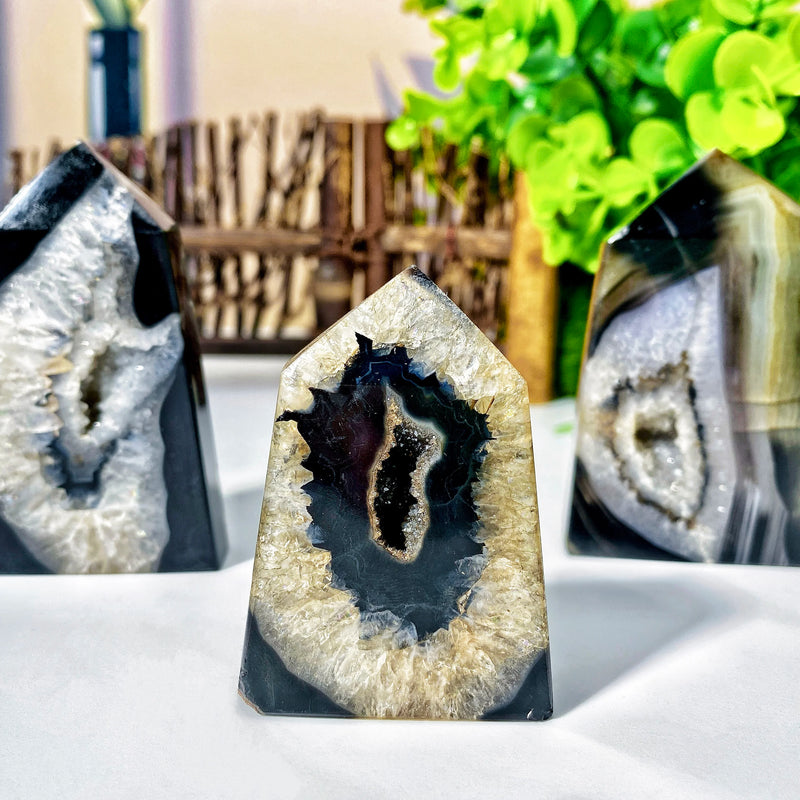 the BLACK SARDONYX - 1PC Random High Quality Black Sardonyx Geode Agate Point, Natural Crystal Point, Home Decoration