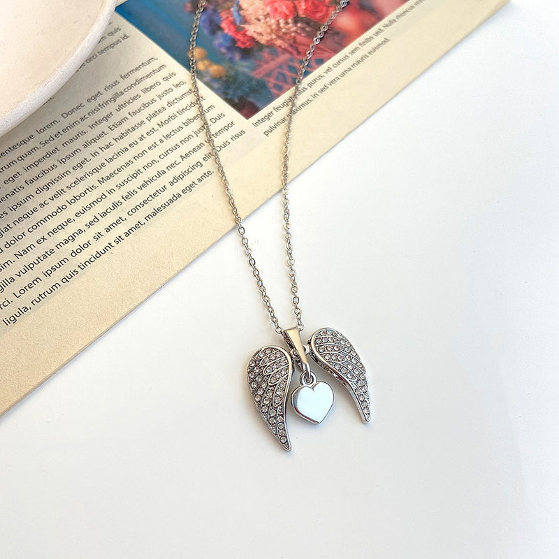 the LOVE BUTTERFLY - Butterfly I Love You Heart Luckly Butterfly Necklace